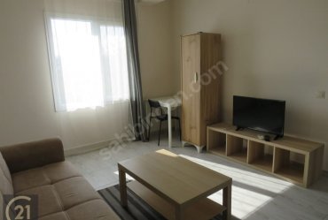 URLA MERKEZ GÜVENLİKLİ OTOPARKLI SİTEDE 1+1 EŞYALI KİRALIK DAİRE