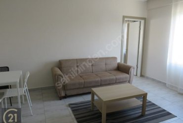 URLA MERKEZ GÜVENLİKLİ OTOPARKLI SİTEDE 1+1 EŞYALI KİRALIK DAİRE