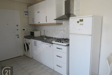 URLA MERKEZ GÜVENLİKLİ OTOPARKLI SİTEDE 1+1 EŞYALI KİRALIK DAİRE