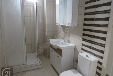 URLA MERKEZ GÜVENLİKLİ OTOPARKLI SİTEDE 1+1 EŞYALI KİRALIK DAİRE